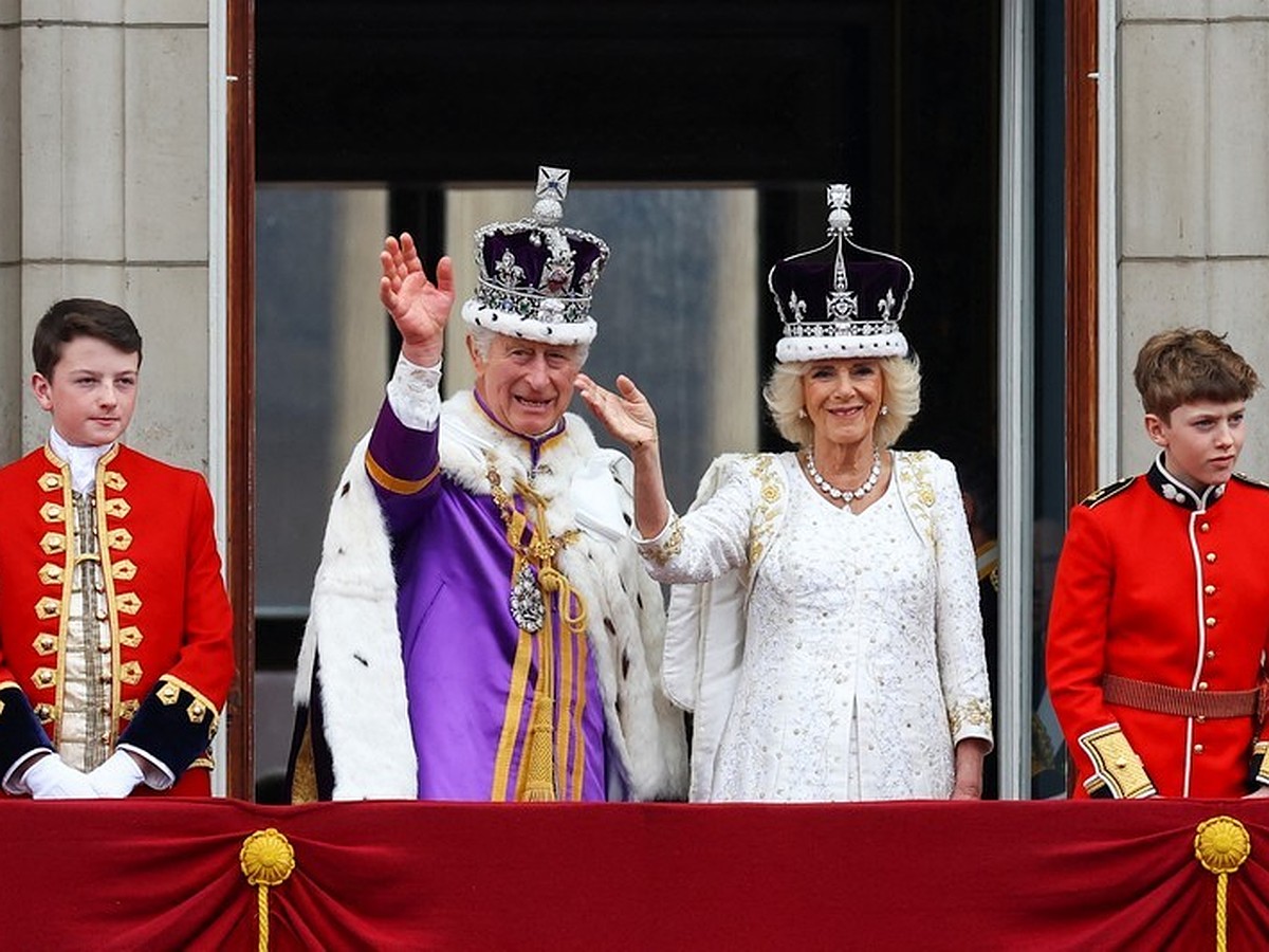 Наряды с коронации Карла III: Королева Камилла лично продумывала дизайн  платья, а принцесса Кейт поразила старинной мантией и изящной тиарой - KP.RU