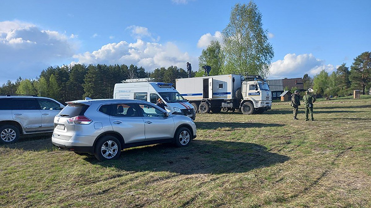 Автомобиль разворотило, у леса воронка, людей не выпускают: что происходит  на месте покушения на Захара Прилепина - KP.RU