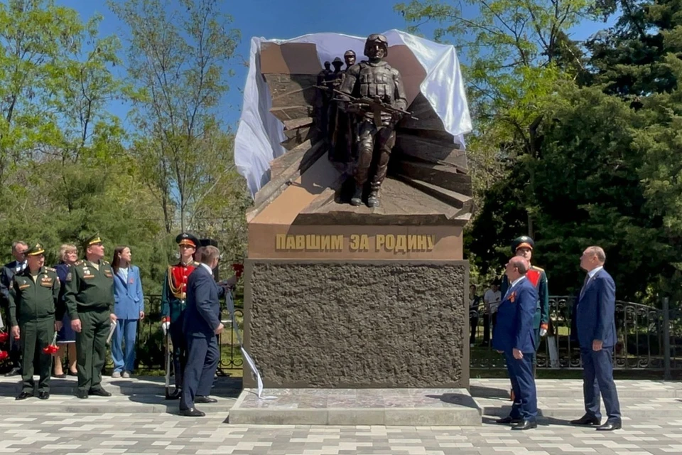 В Усть-Донецком районе Ростовской области прошло торжественное открытие памятника «Павшим за Родину». Фото: Александра Михайлева