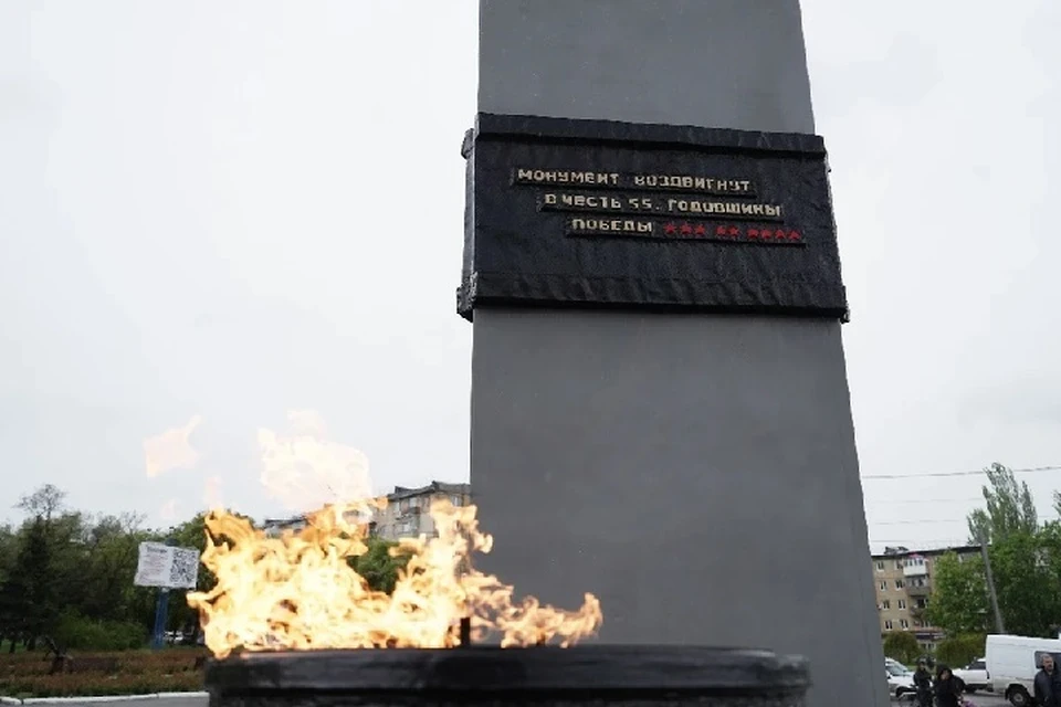 Монумент Воинам-освободителям и Вечный огонь восстановили в Мариуполе ко Дню Победы