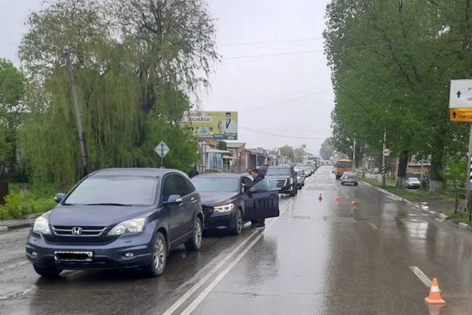 На проезжей части столкнулись Mitsubishi, BMW и Honda. Фото: отдел пропаганды УГИБДД России по РО