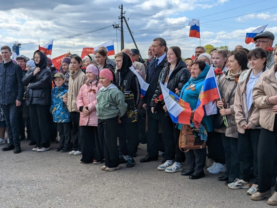 Дорогих гостей сопровождали работники предприятия и генеральный директор ЗАО «Калининское» Александр Оводков. Фото: Екатерина АНТОНОВА
