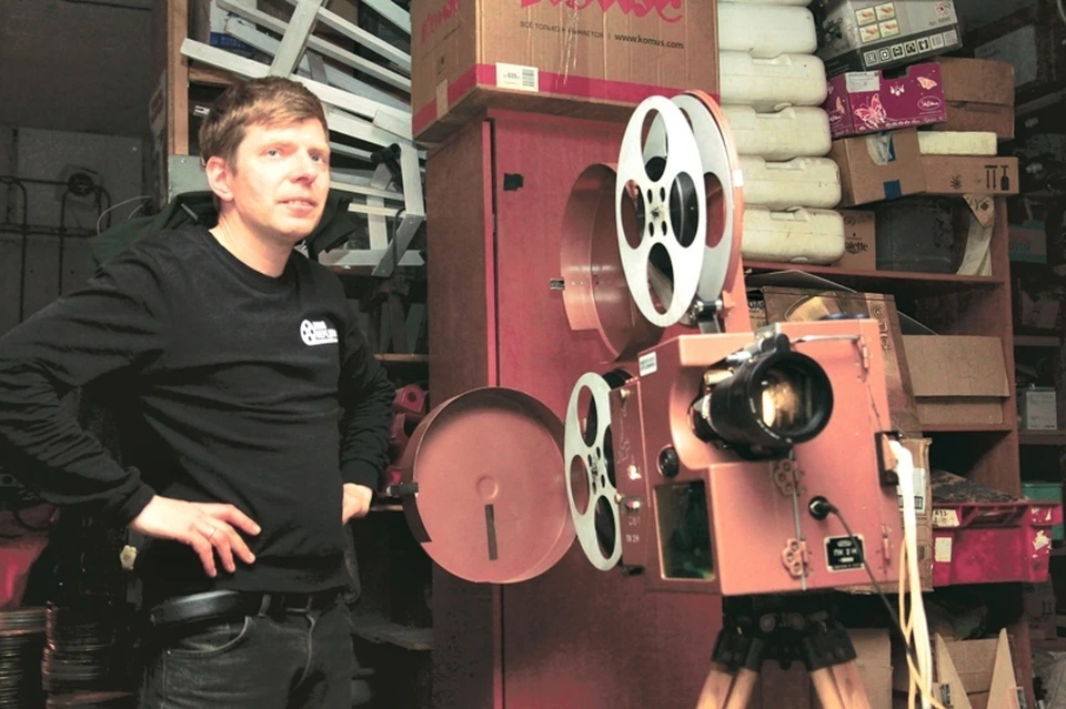 Новосибирец Денис Годунов уже более 10 лет занимается коллекционированием фильмов на кинопленке. Фото: ЧС -ИНФО