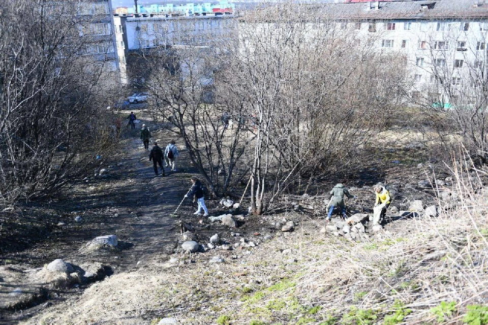 Порядок наводили во всех округах города. Фото: администрация Мурманска