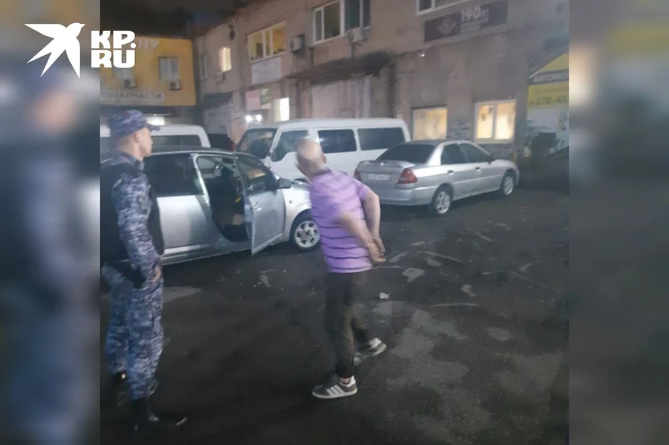 мужчину пришлось усмирять специалистам.