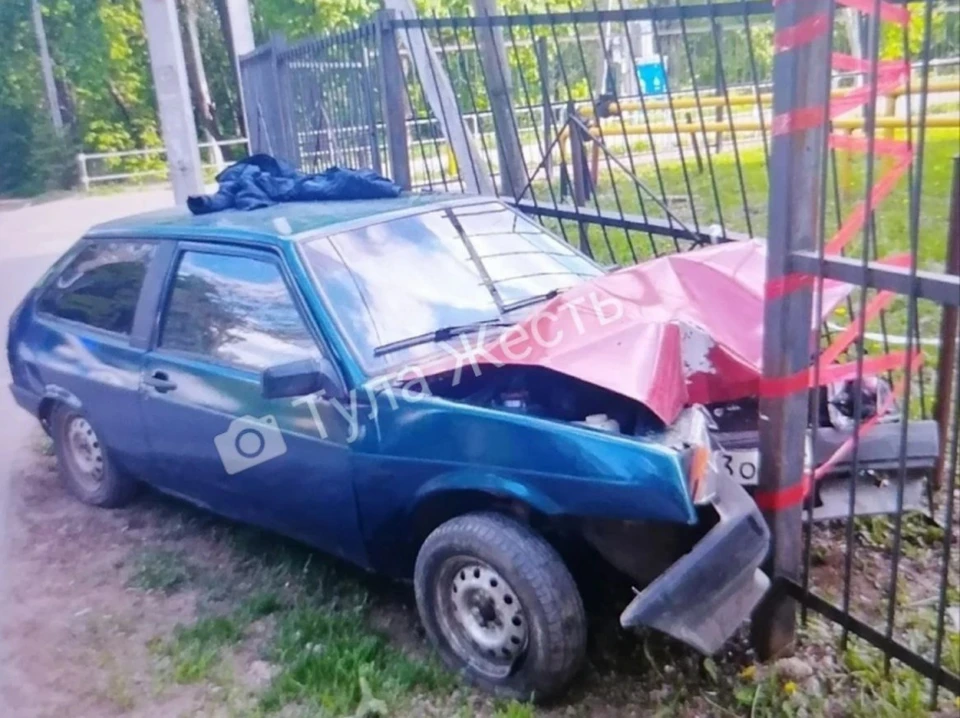 Нетрезвый водитель без прав на «восьмерке» врезался в забор в тульском поселке Петелино