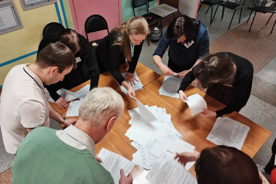 Подсчет голосов по довыборам в Совет депутатов Мурманска продолжается. Фото: www.murmansktik.ru
