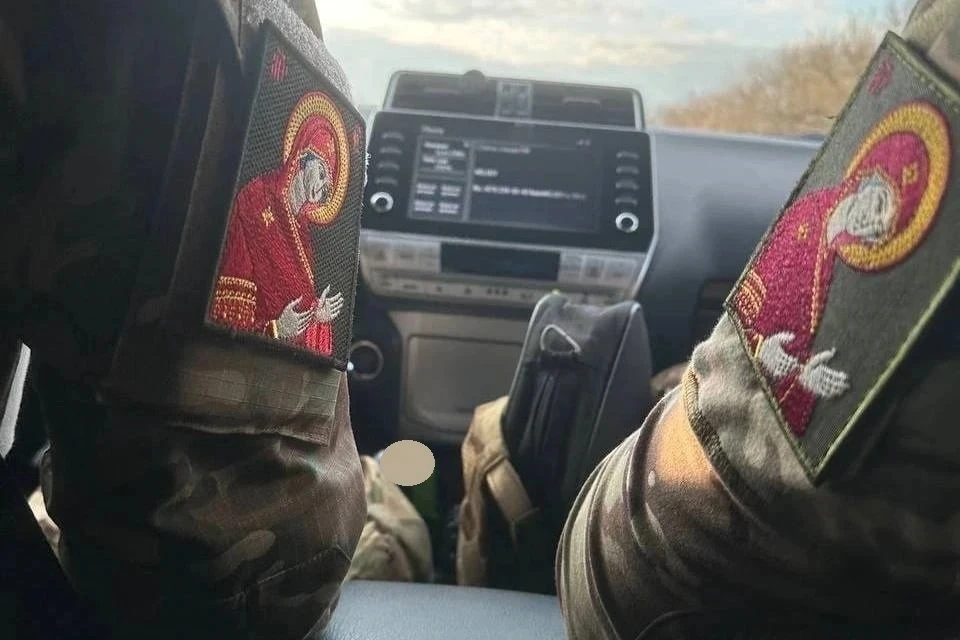 Шевроны с Богородицей очень востребованы у солдат. Фото: Екатерина Колотовкина