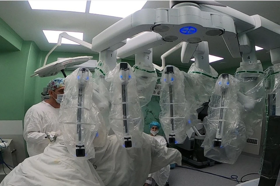 Медики провели девушке операцию с использованием робота. Фото: правительство Ростовской области