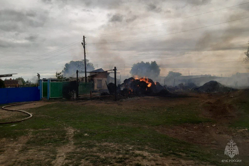 Пожар ликвидировали в 16:00.