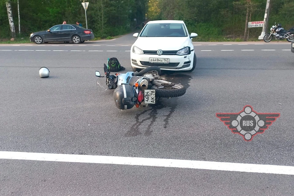 Легковушка сбила мотоциклиста на Выборгском шоссе. Фото: vk.com/spb_today
