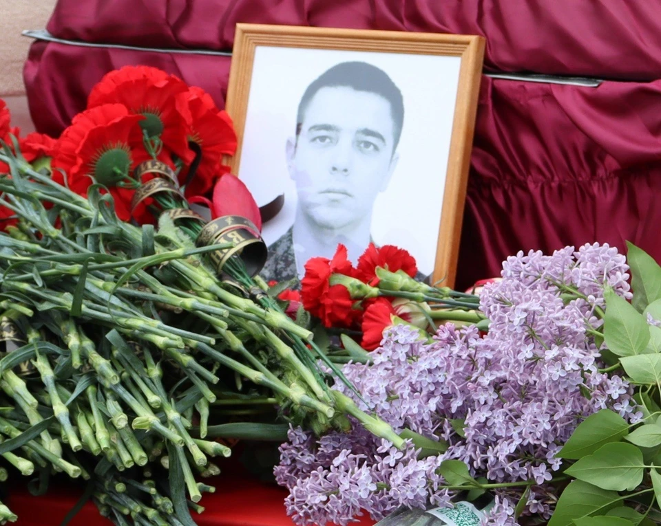 Героя спецоперации похоронили со всеми воинскими почестями