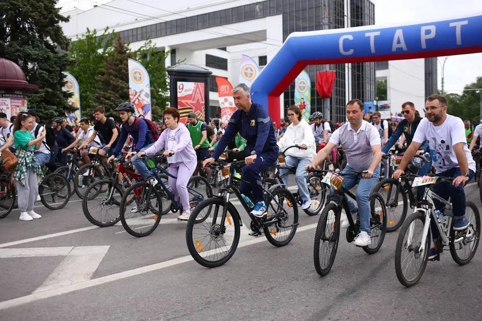 Более семи тысяч человек проехались на велосипедах по Ростову в это воскресенье. Фото: пресс-служба администрации города