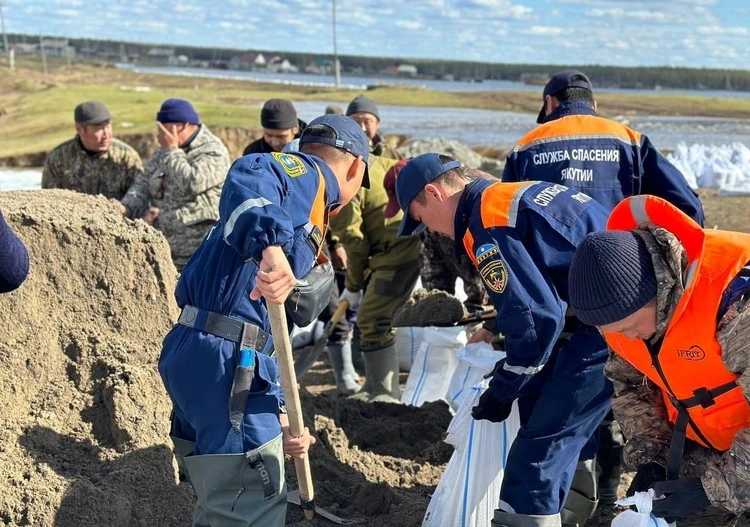 «Водохранилища переполнены». В Якутии выпустят воду на федеральную трассу, чтобы избежать затопления домов