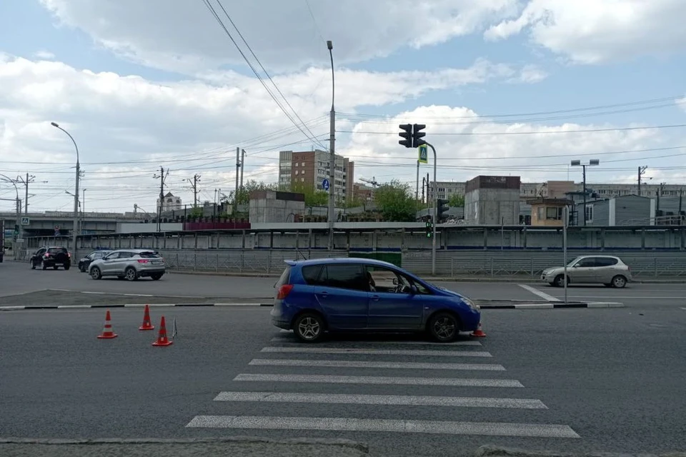 В Новосибирске иномарка сбила девочку, переходившую дорогу на светофоре. Фото: Госавтоинспекция по Новосибирску