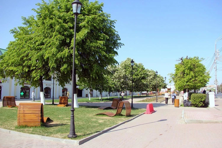 Благоустройство со вкусом: шезлонги в центре Рязани, широкие дороги и тротуары