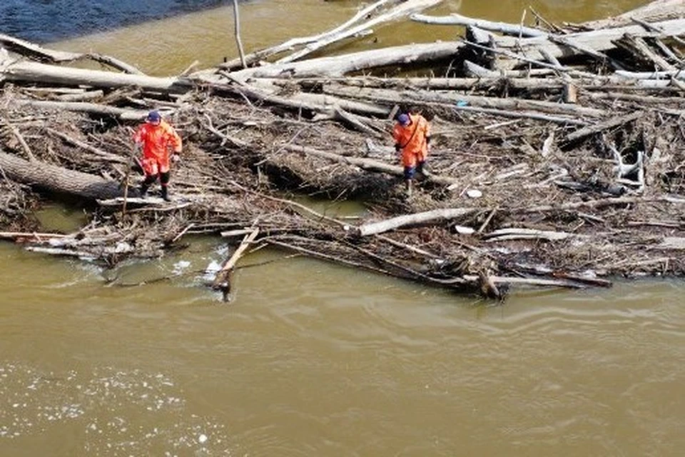 На реке Тымь пятые сутки продолжаются поиски пропавшего сахалинца. Фото: ГУ МЧС России по Сахалинской области
