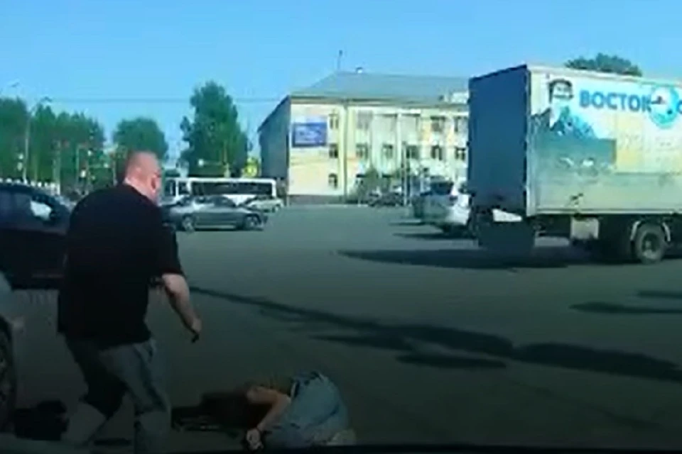 Видео наезда «Субару» на 17-летнюю девушку в Новосибирске показали очевидцы. Фото: стоп-кадр // "АСТ-54".