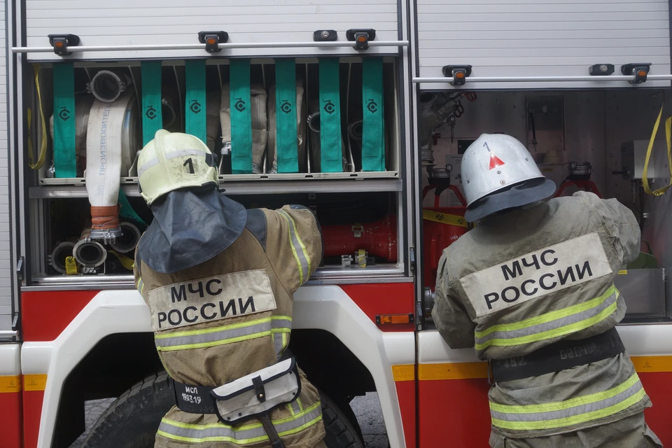 Выгорело уже 50 кв. метров