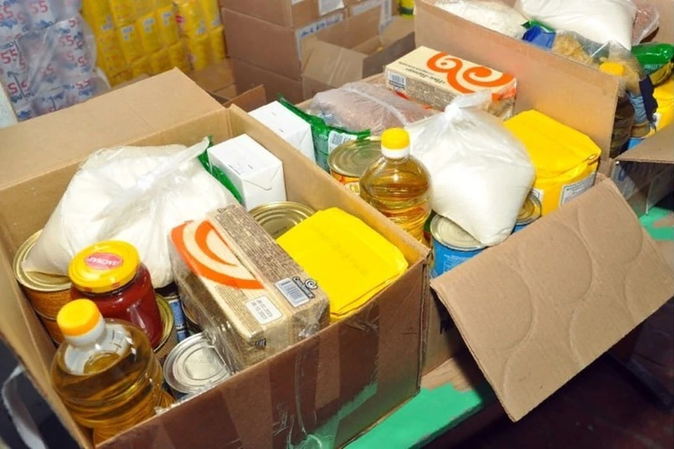 В состав наборов входит растительное масло, консервы, крупы и другие продукты. ФОТО: t.me/AdmSvkLNR