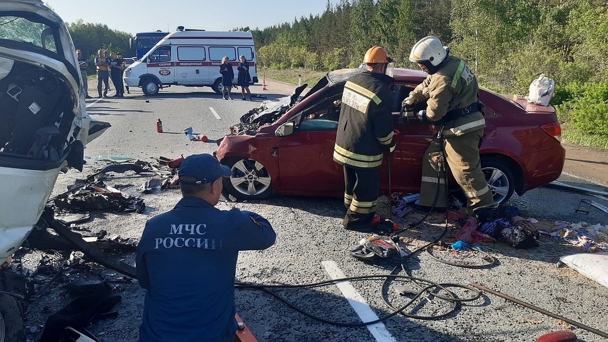 Под Омском случилось страшное ДТП, унесшее жизнь 4 взрослых и 2 детей -  KP.RU