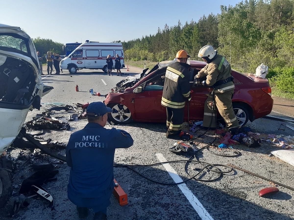 Под Омском случилось страшное ДТП, унесшее жизнь 4 взрослых и 2 детей -  KP.RU