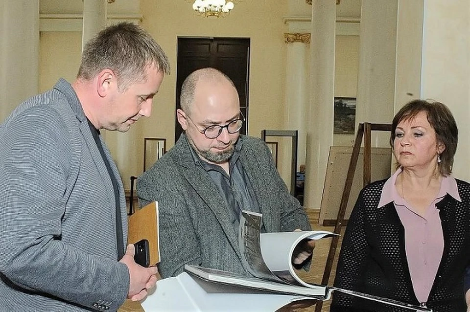 Выставка графики «Рисуя, изучать» будет открыта до 30 июля. Посетить экспозицию «Илья Глазунов. Поле Куликово» можно до 17 сентября