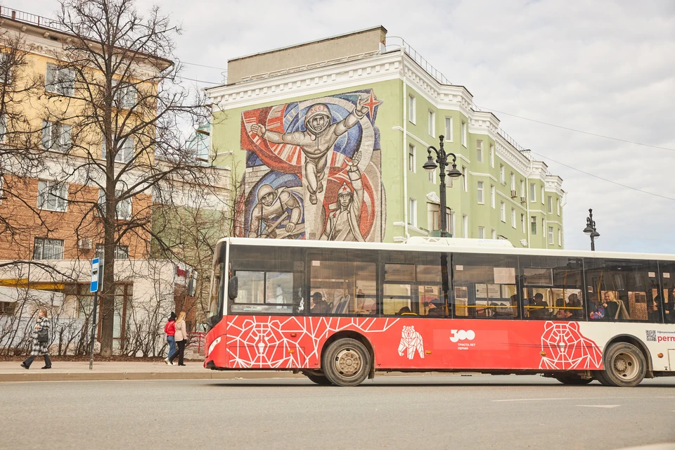 Остановки 71 автобуса пермь. Автобусы Пермь. 1 Автобус Пермь. Автобус Пермь 300 лет. Пермь автобус ул Мильчакова станция Пермь 1.