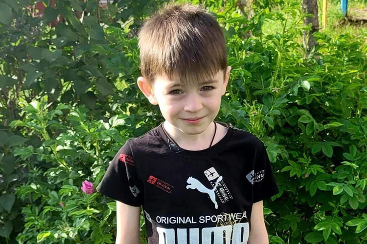 «Мама, я железный человек»: мальчик из Татарстана с гордостью носит протез вместо кисти руки