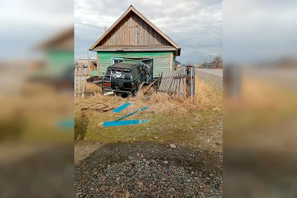 Тяжелый внедорожник уберег водителя от травм Фото: ГИБДД России по Хабаровскому краю