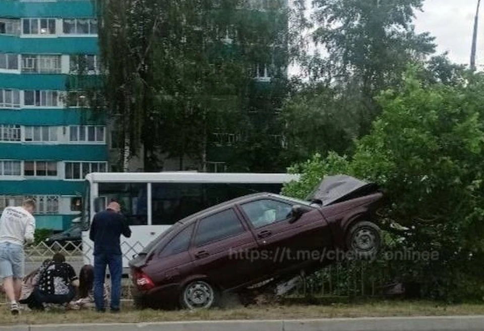 Фотографиями с ДТП поделились в социальных сетях