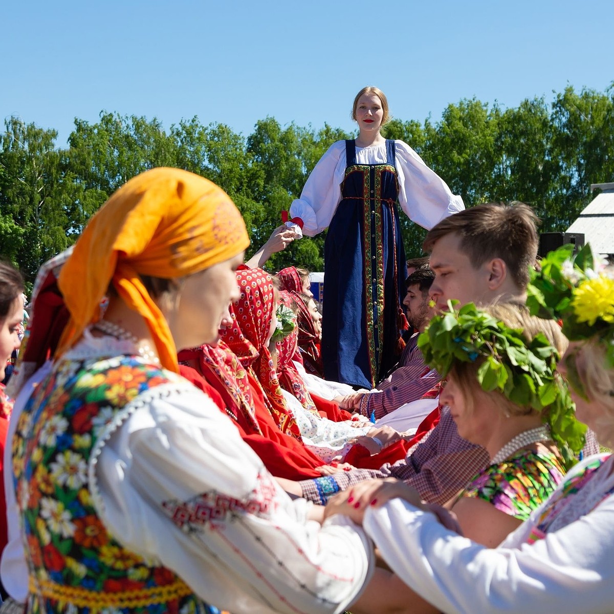 В Суздале на Троицу можно будет покататься на старинных аттракционах и  станцевать кадриль - KP.RU