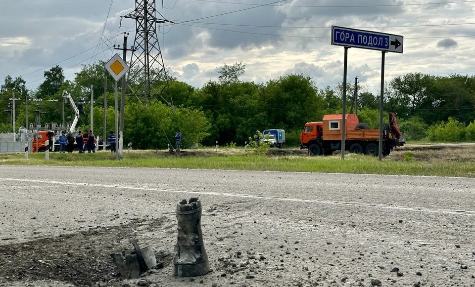 В Белгороде в районе жилых домов на газон упал БПЛА, после чего произошел взрыв.