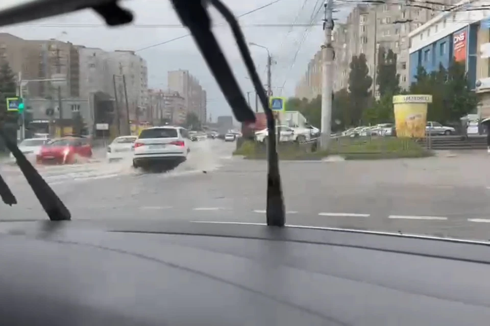 Ставрополь поплыл после очередного дождя. Фото: стоп-кадр видео УГИБДД по СК