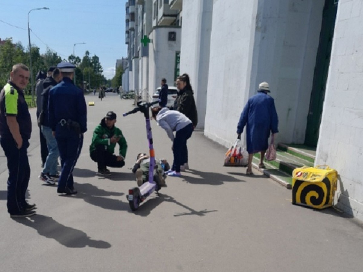 Самокатчик сбил женщину на Богатырском проспекте в Петербурге - KP.RU