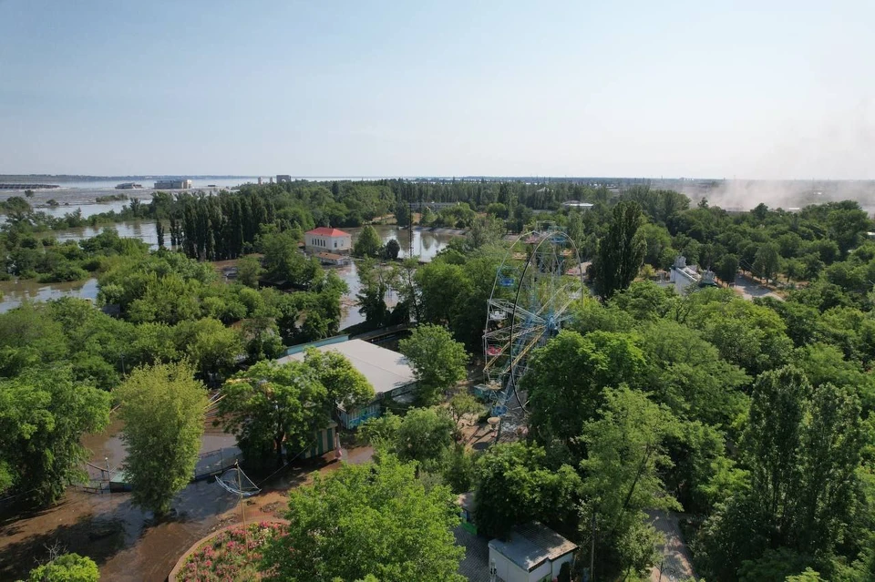 Новая Каховка затоплена после обстрела ВСУ Каховской ГЭС