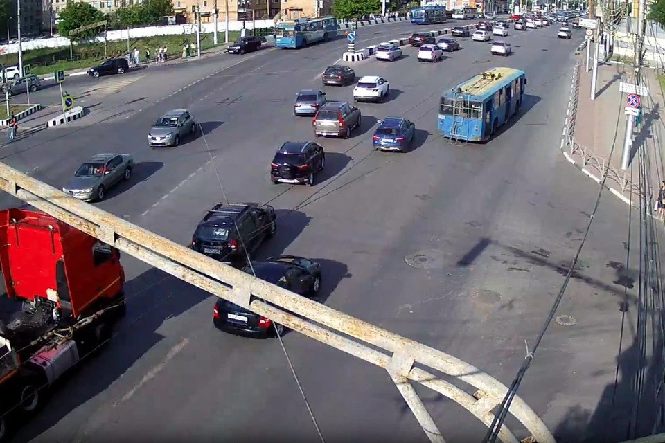 8 июня в центре Рязани в очередной раз оборвалась контактная сеть троллейбусов.