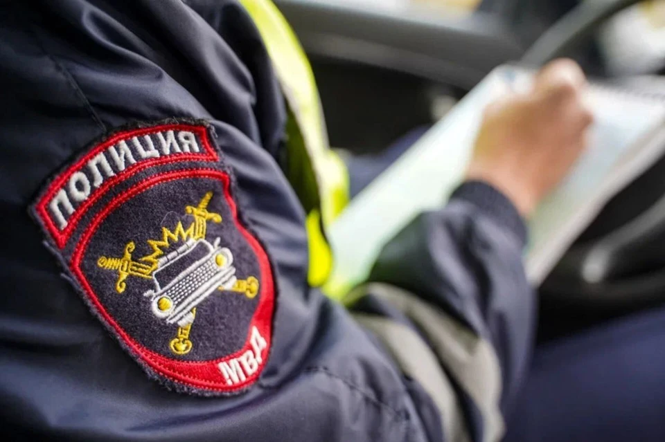 В настоящее время она находится под домашним арестом.