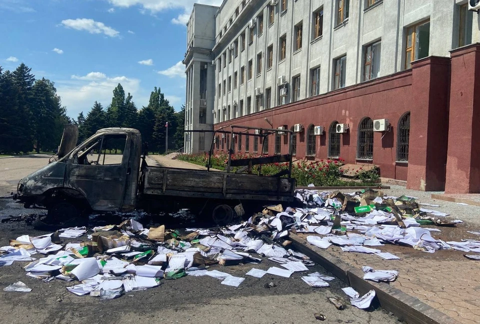 На центральной площади города сгорел автомобиль. Фото: Приходько/ТГ