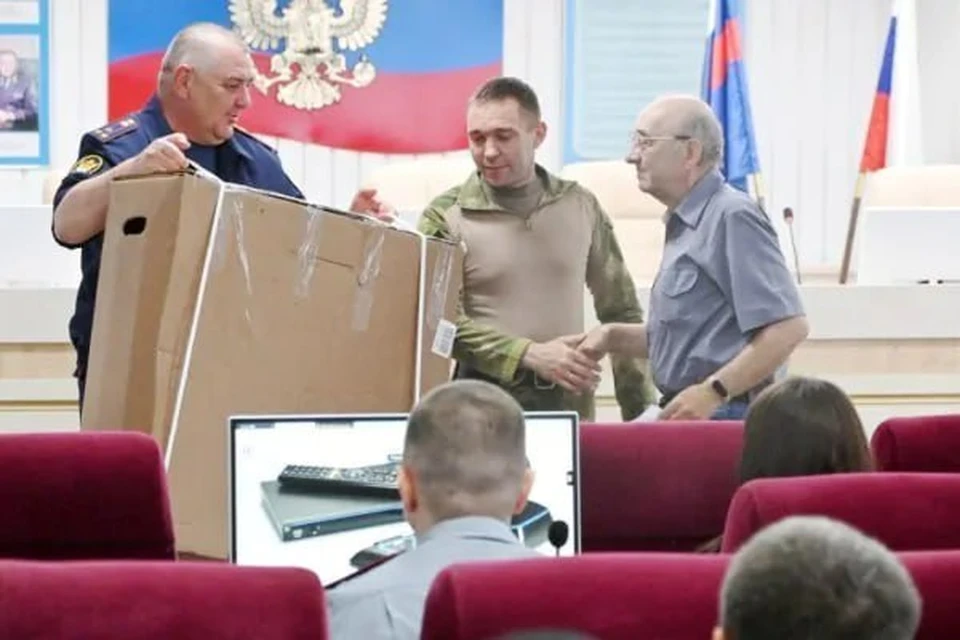 Это оборудование необходимо для связи между бойцами в полевых условиях. Фото: ТГ-канал Игоря Сухарева