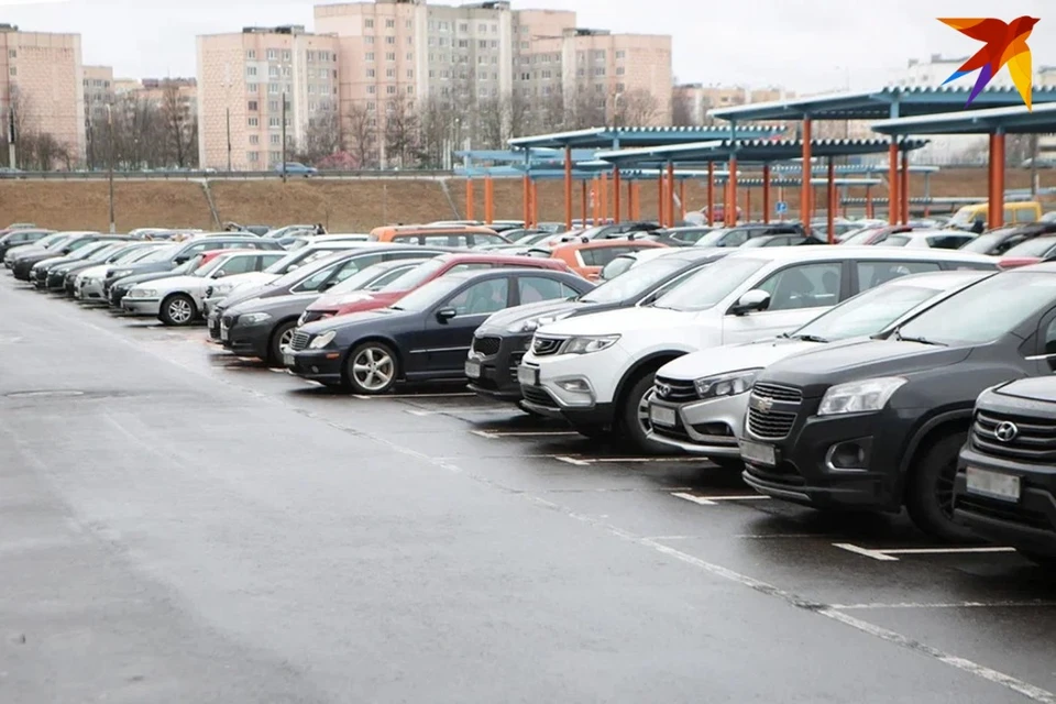 Назвали причину, по которой уберут большую парковку в центре Минска. Снимок используется в качестве иллюстрации.
