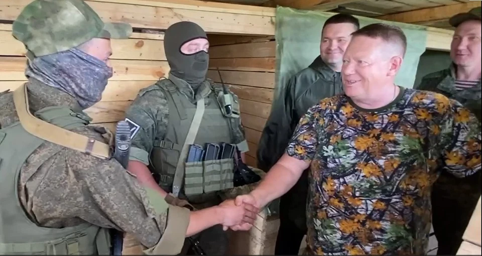 Николай Панков во время поездки на передовую