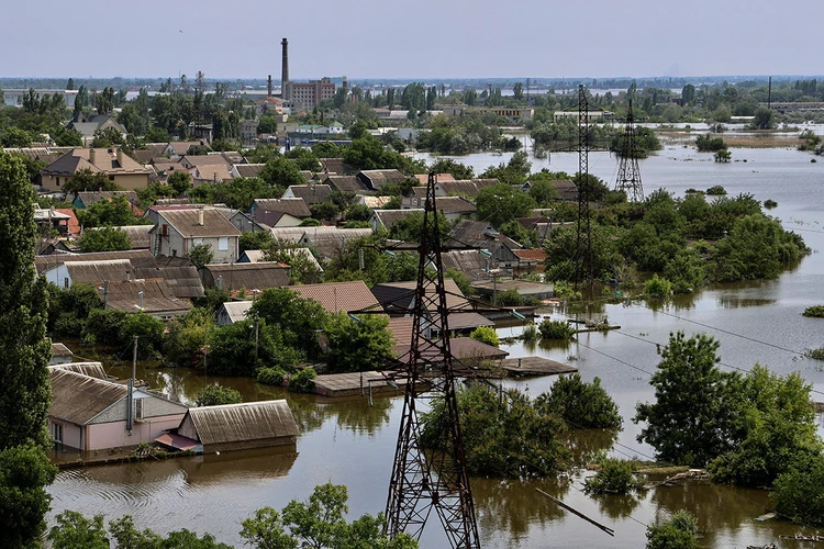 "Врачей возим к тем, кто не хочет эвакуироваться": глава затопленного района сообщил о проводимых работах после взрыва на Каховской ГЭС