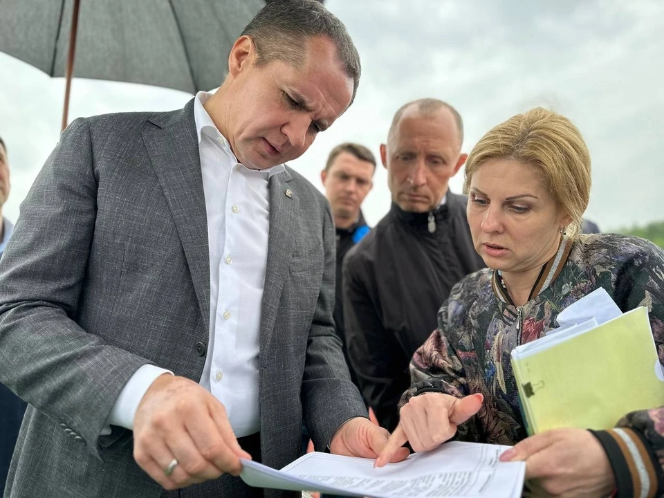 Губернатор Вячеслав Гладков проинспектировал строительство спортивных объектов в Белгороде.
