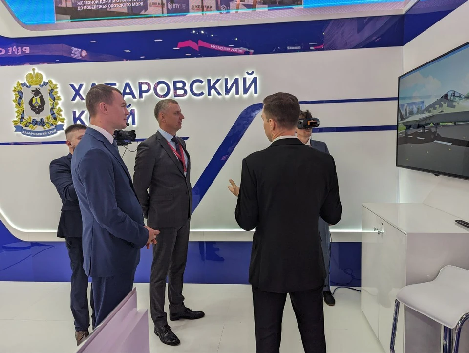 С послом Беларуси на ПМЭФ встретился губернатор Хабаровского края Фото: Посольство Беларуси в России