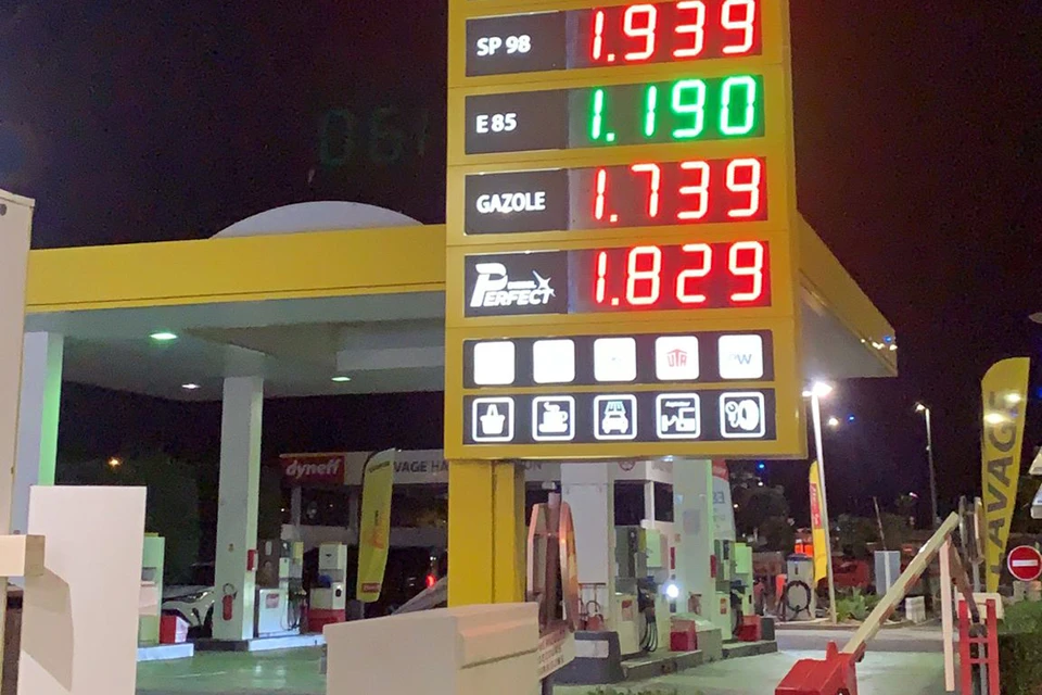 Цены на бензин во Франции. Снято сегодня, Фото: Александр ПАВЛОВ