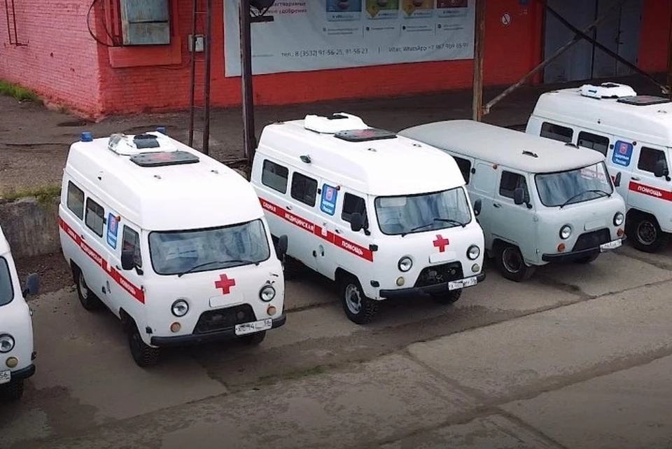 Вместе с машинами отправили на Донбасс и необходимые расходные материалы. Фото: стоп-кадр с видео