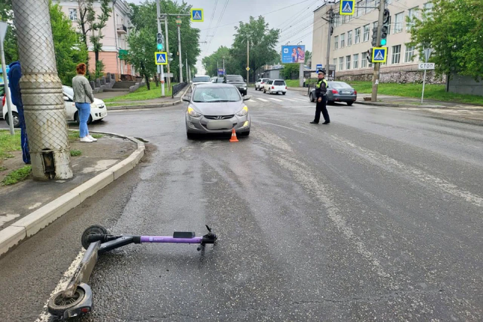 Пострадали 13 взрослых и четверо детей.