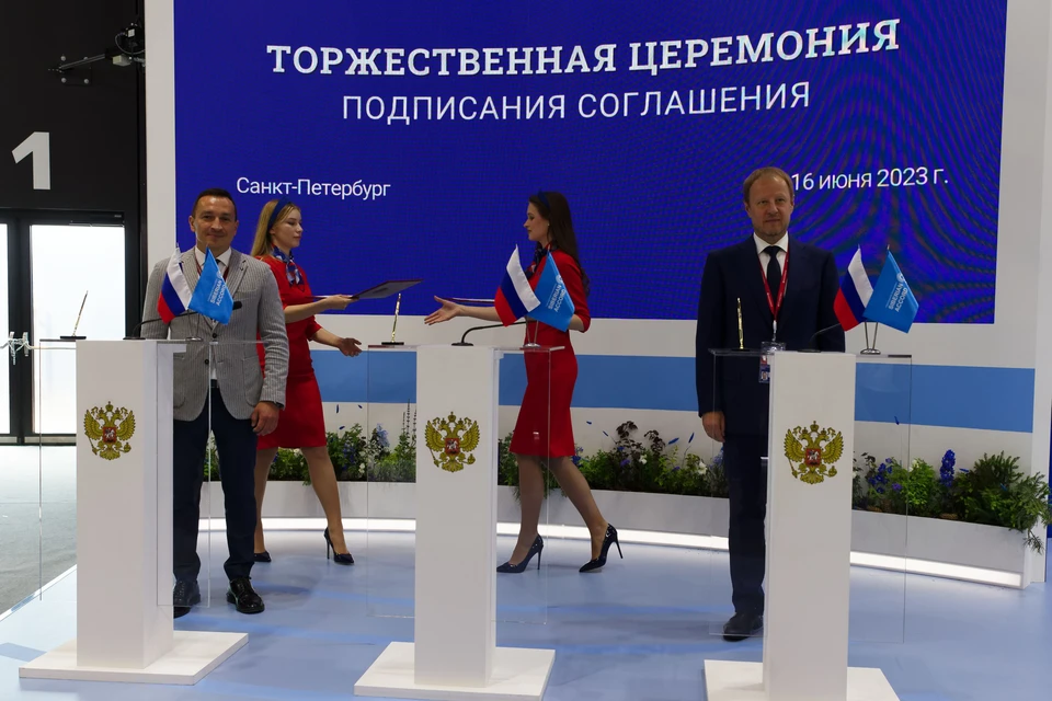 На ПМЭФ 2023 губернатор Виктор Томенко подписал 4 крупных соглашения
