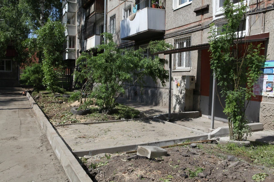 В Октябрьском округе Иркутска благоустраивают дворы с опережением графика